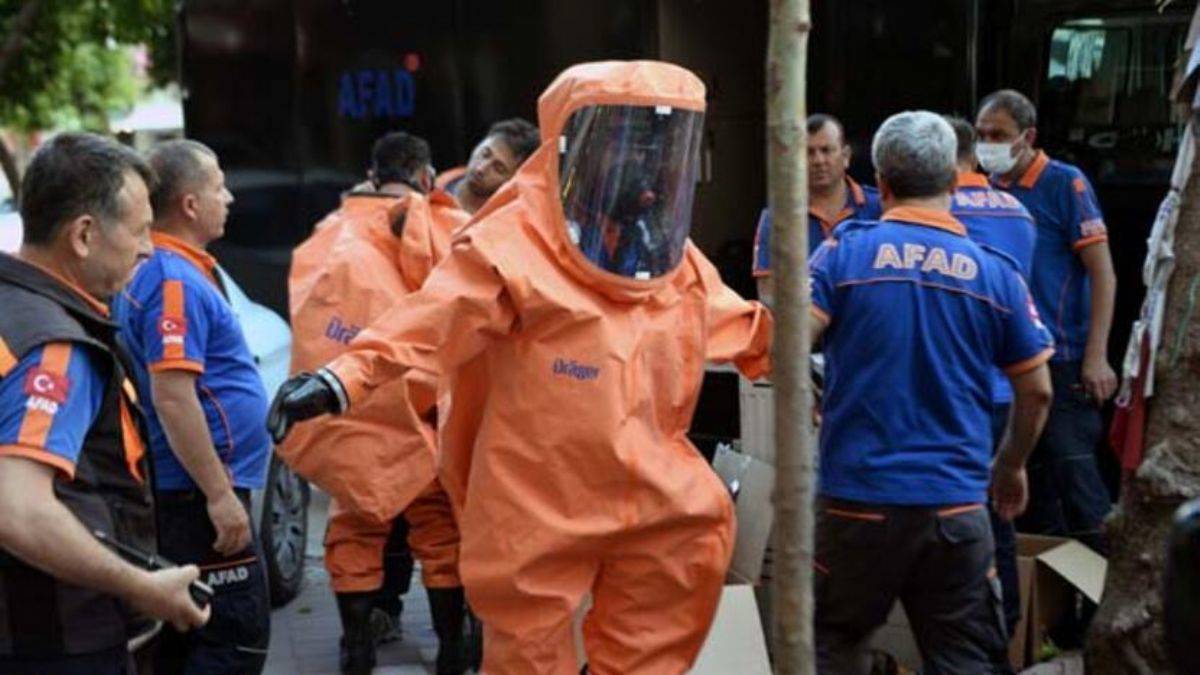 Mühendis ölü bulundu; masasındaki siyanür nedeniyle KBNR ekipleri inceleme yaptı