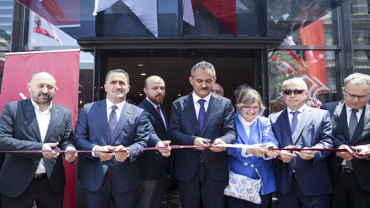 Beyoğlu'nda İstiklal Millet Kütüphanesi açıldı