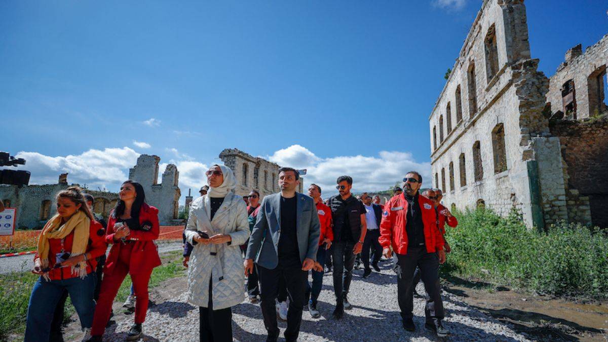 Selçuk Bayraktar sembol şehir Şuşa'da