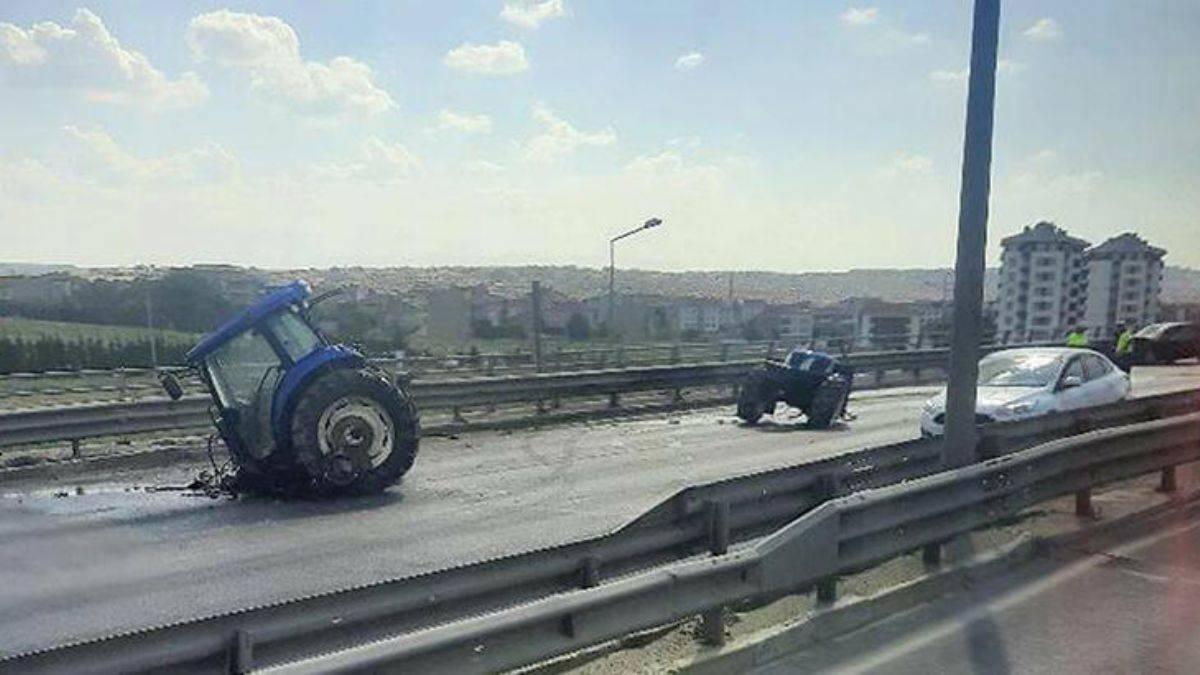Zincirleme kazada traktör ikiye bölündü