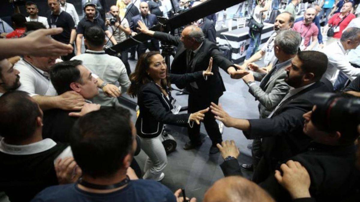 Beşiktaş genel kurulunda kavga çıktı