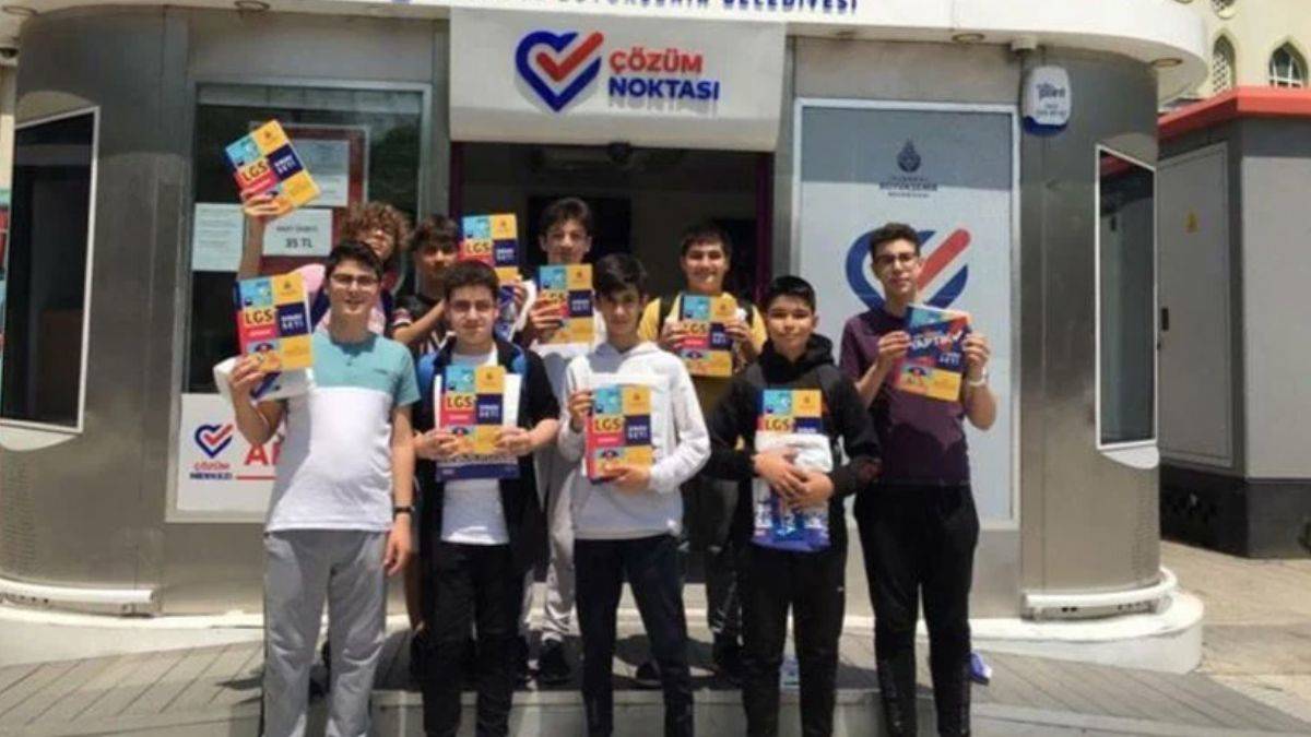 İBB'nin hazırladığı ücretsiz soru bankaları dağıtılmaya başladı