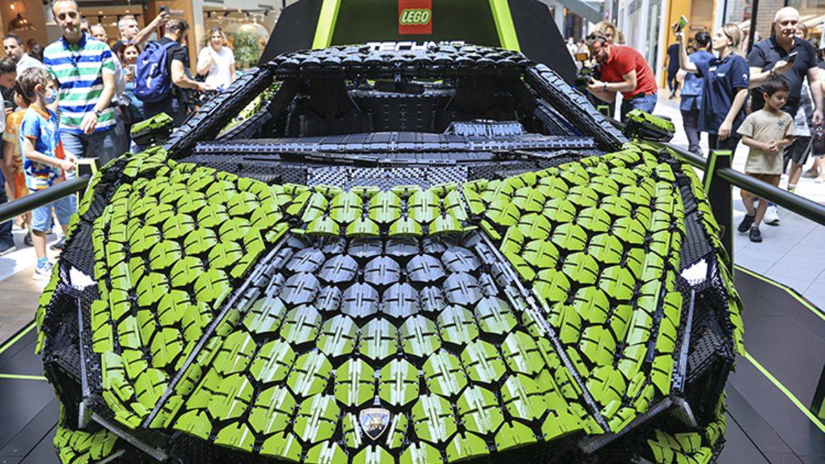 15 kişi 9 bin saatte yaptı! LEGO'nun Lamborghini Sian FKP 37 modeli İstanbul'da