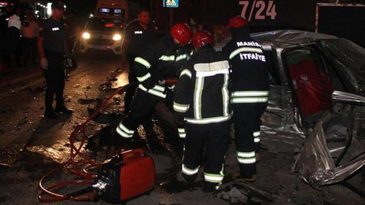 Manisa'da feci kaza: 4 ölü, 2 yaralı