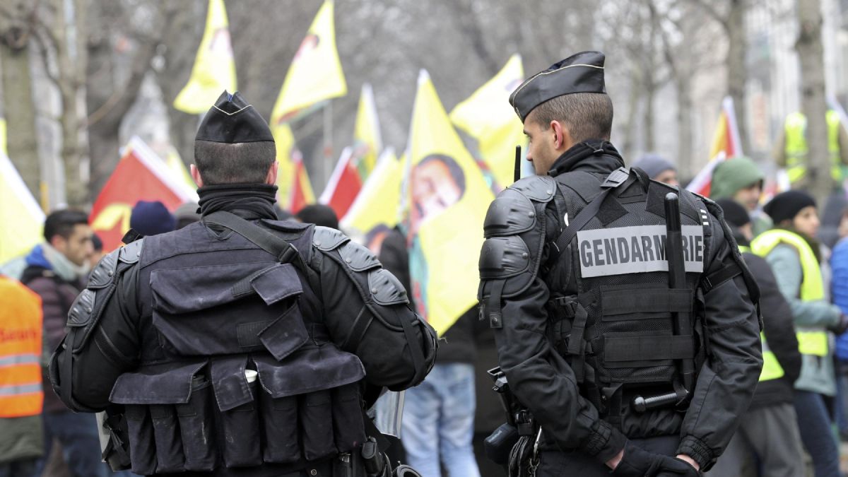 Fransa'da PKK’lılara 'eğitim kampı' izni!