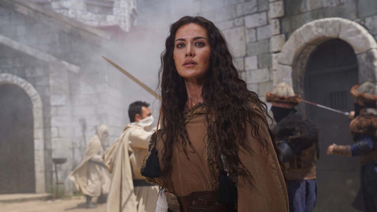 Alparslan Büyük Selçuklu 27. bölüm izle | Alparslan sezon finalinde Akça Hatun öldü mü? Fahriye Evcen diziden mi ayrıldı?
