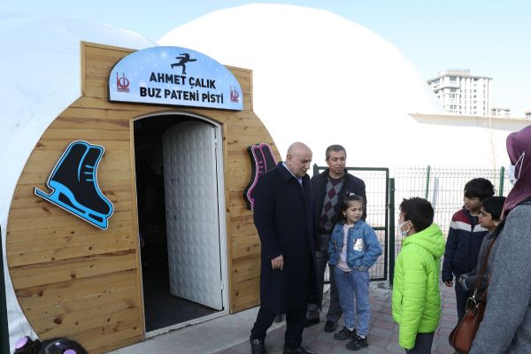 Keçiören'deki buz pateni pistine beklenenin üstünde ilgi