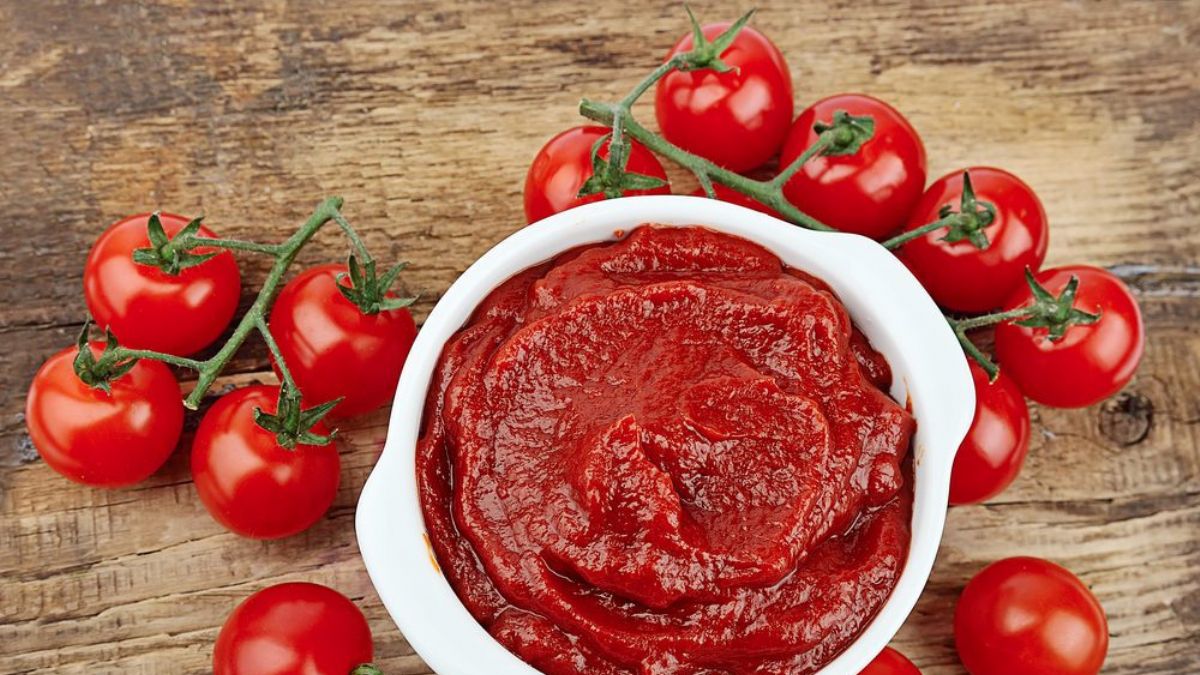 Evde kahvaltılık acuka nasıl yapılır? Acuka baharatının içinde ne var? Biber salçasından tam ölçülü acuka tarifi