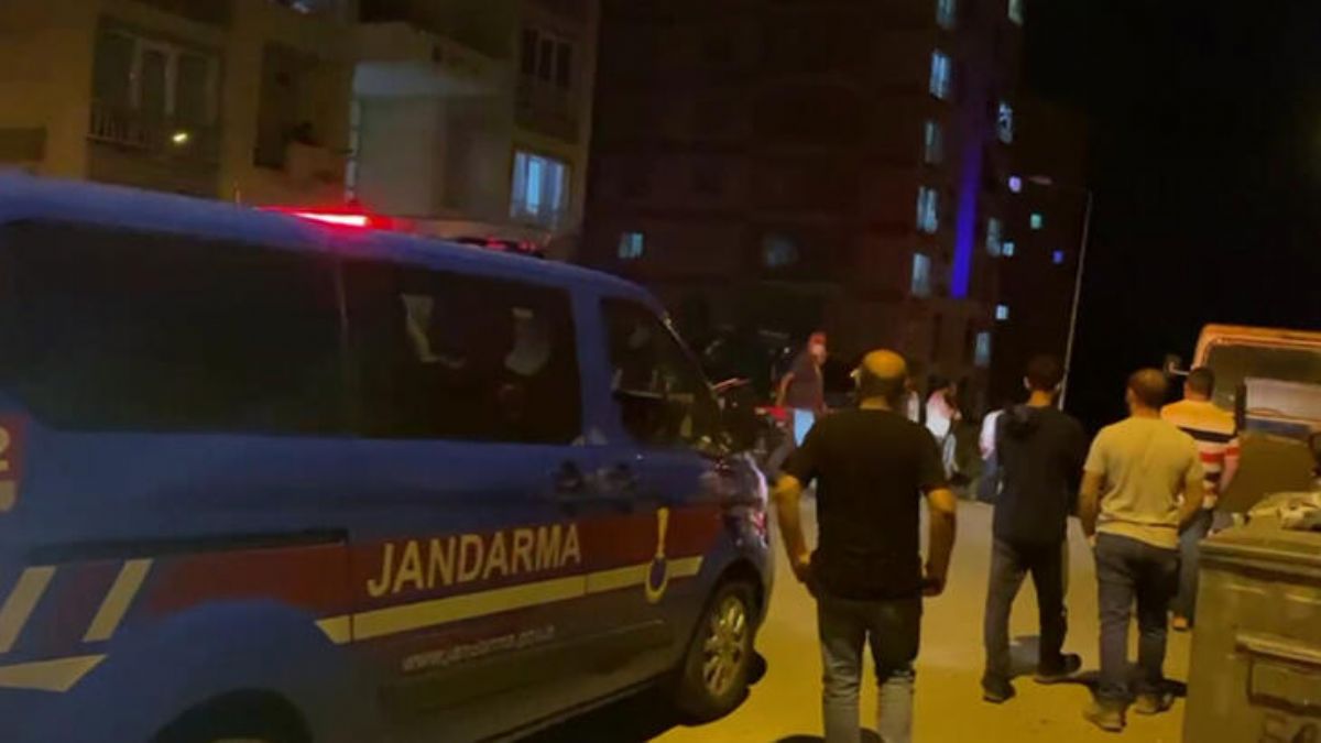 3 ve 7 yaşındaki oğullarını bıçaklayıp, intihar etti: 2 ölü, 1 yaralı