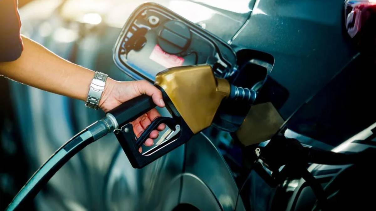 Benzin ve motorine 1 gün arayla dev zam!