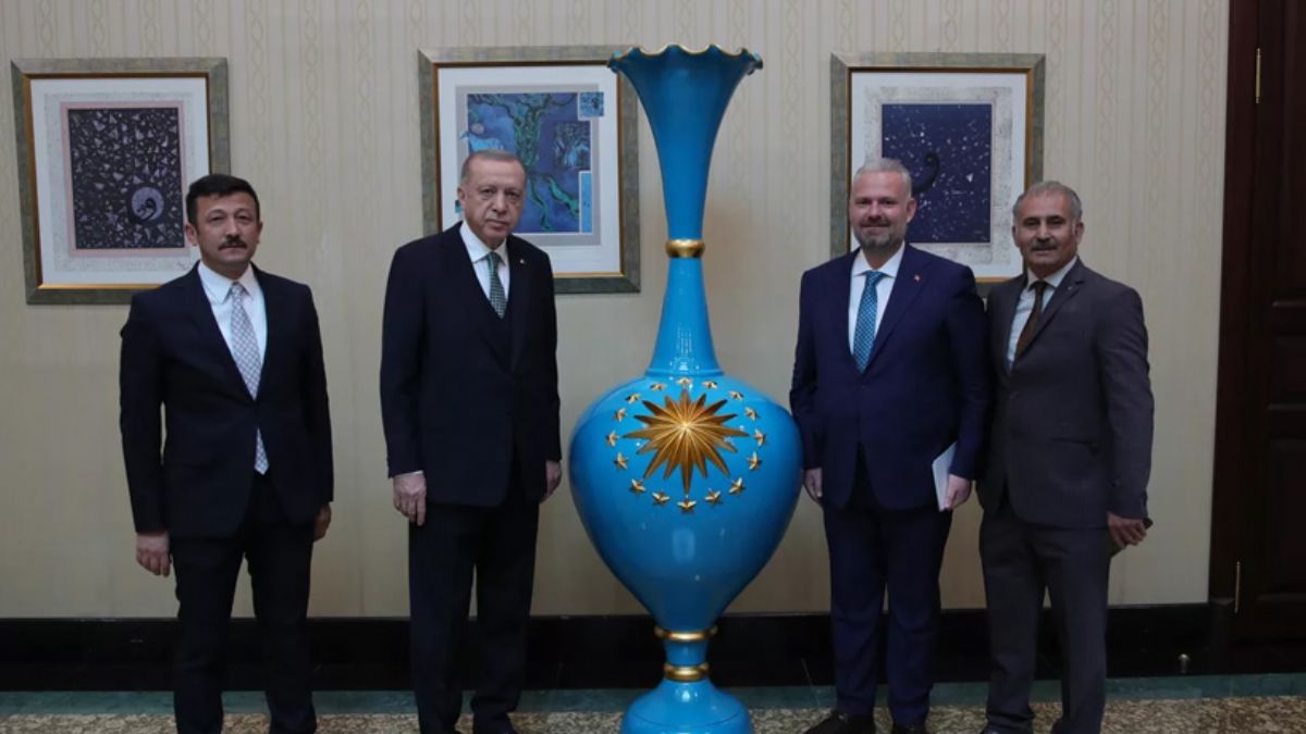 Erdoğan, beğendiği vazodan 50 adet sipariş verdi: Yabancı liderlere hediye edecek