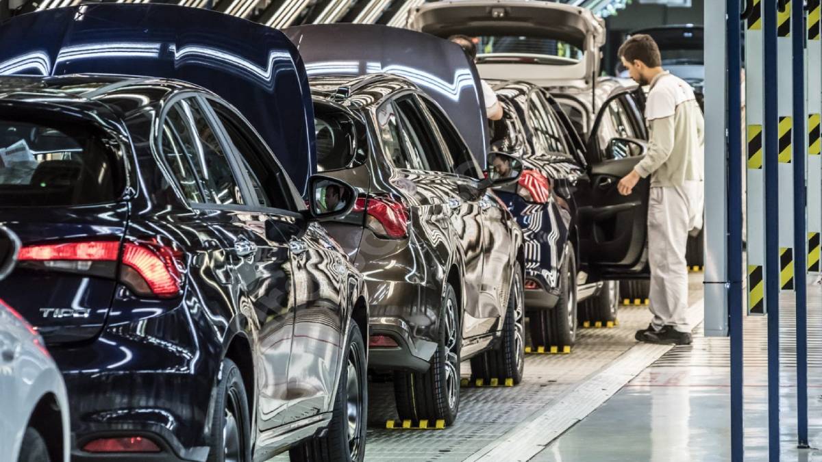 Sıfır otomobil fiyatlarına zam mı geldi? Otomobil fiyatları arttı mı? 2022 Haziran araç fiyatlarına ne kadar zam yapıldı?