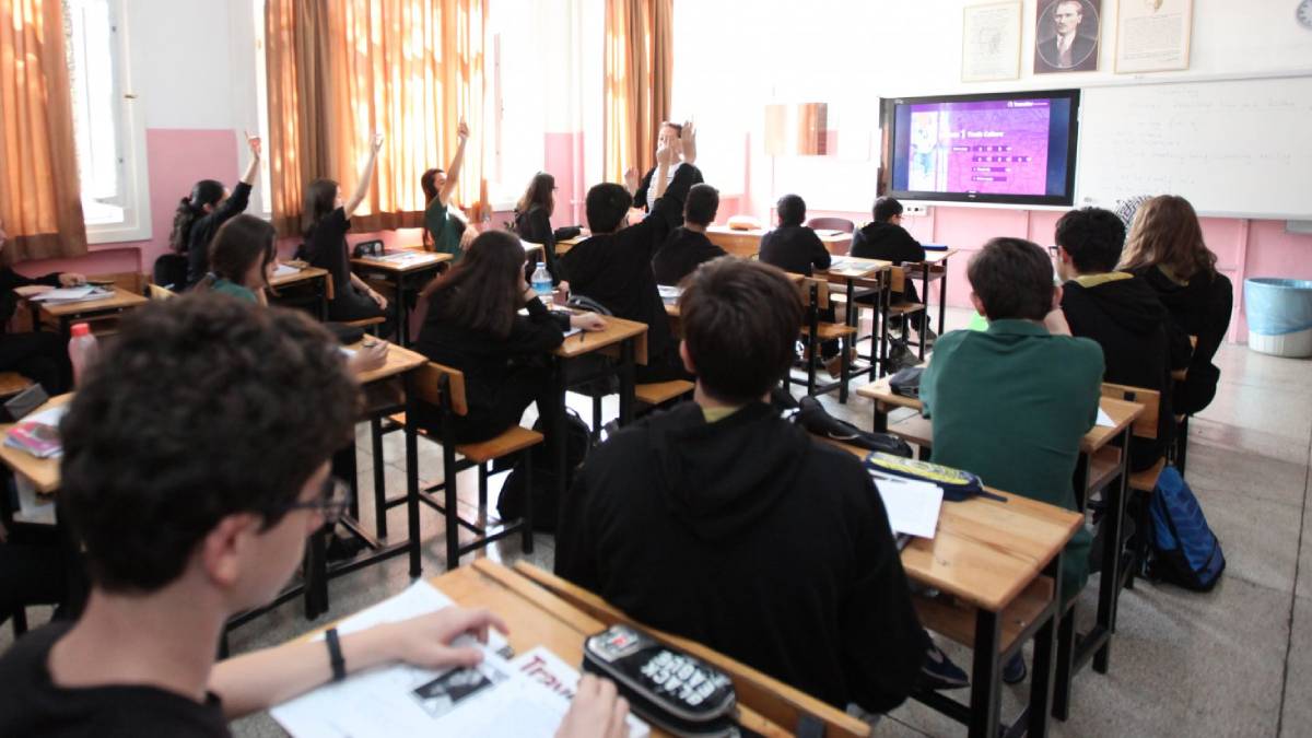 Sınıf tekrarı koşulları 2022 | Lisede kaç dersten kalınca sınıfta kalınır? Lise 9. sınıf, 10.sınıf, 11.sınıf ve 12. sınıfta kaç zayıfla sınıfta kalınır?