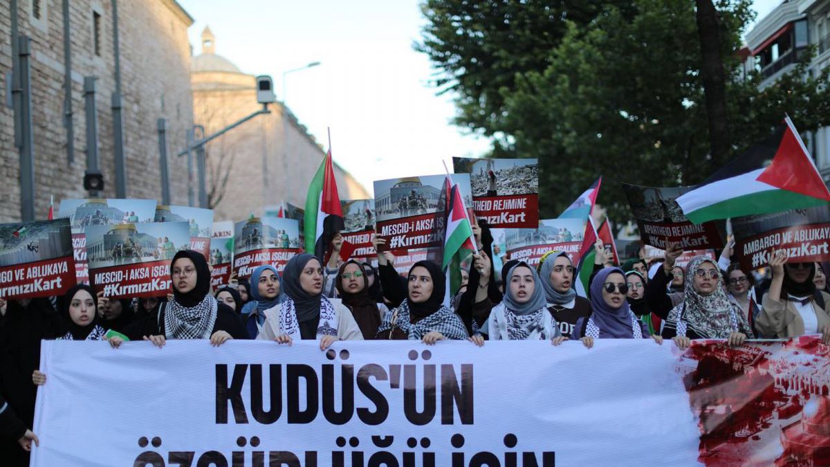 Mavi Marmara’nın 12. yıldönümünde binler yürüdü