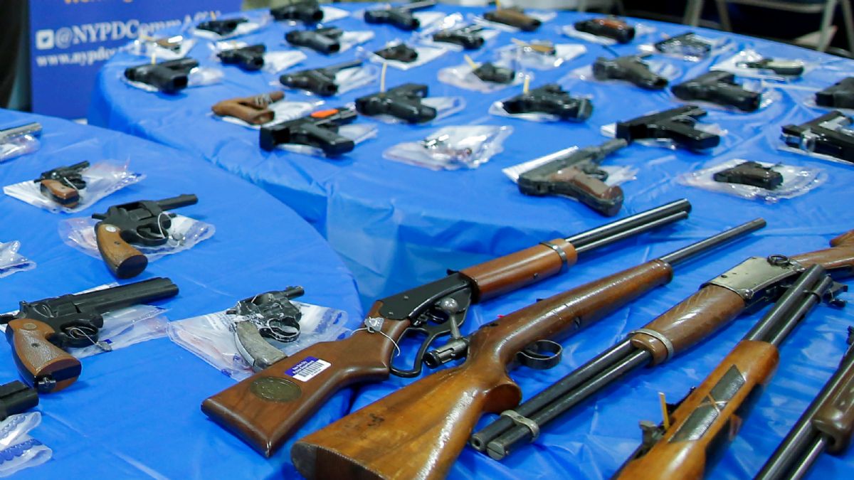 ABD'de silah edinme yaşı 21'e yükseltildi