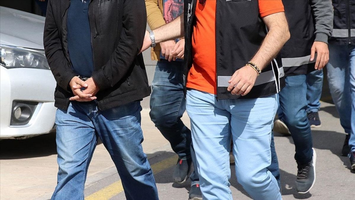 38 eski mülki idare amirinden 9'u tutuklandı