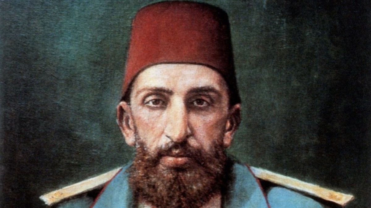 Prof. Dr. İlber Ortaylı: 2. Abdülhamid kızıl sultan değil, dirayetli bir hükümdardı