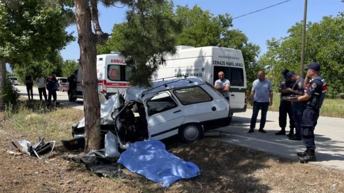 Isparta'da ağaca çarpan otomobilin sürücüsü hayatını kaybetti