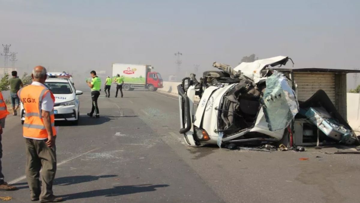 Hatay'da 7 aracın karıştığı zincirleme trafik kazasında 10 kişi yaralandı