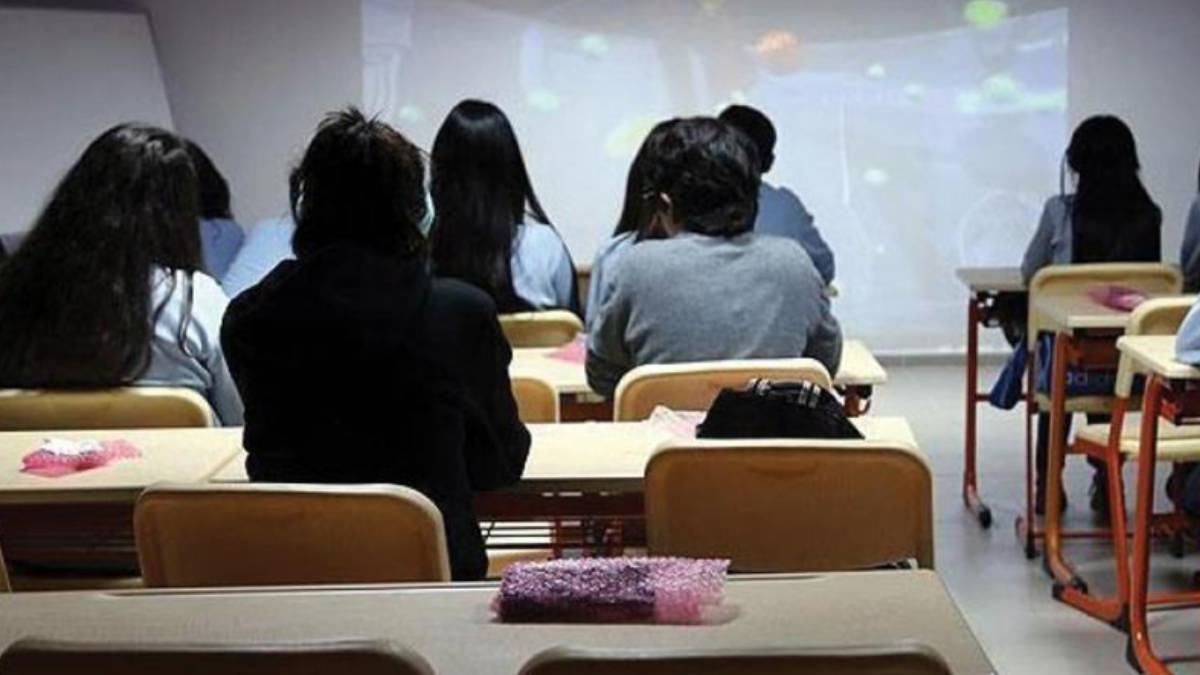 12. sınıfta devamsızlıktan kalma var mı? Lise son sınıf devamsızlık kalktı mı? Lise devamsızlıktan kalma kalktı mı? Devamsızlığı olan 12. sınıflar diploma alacak mı?