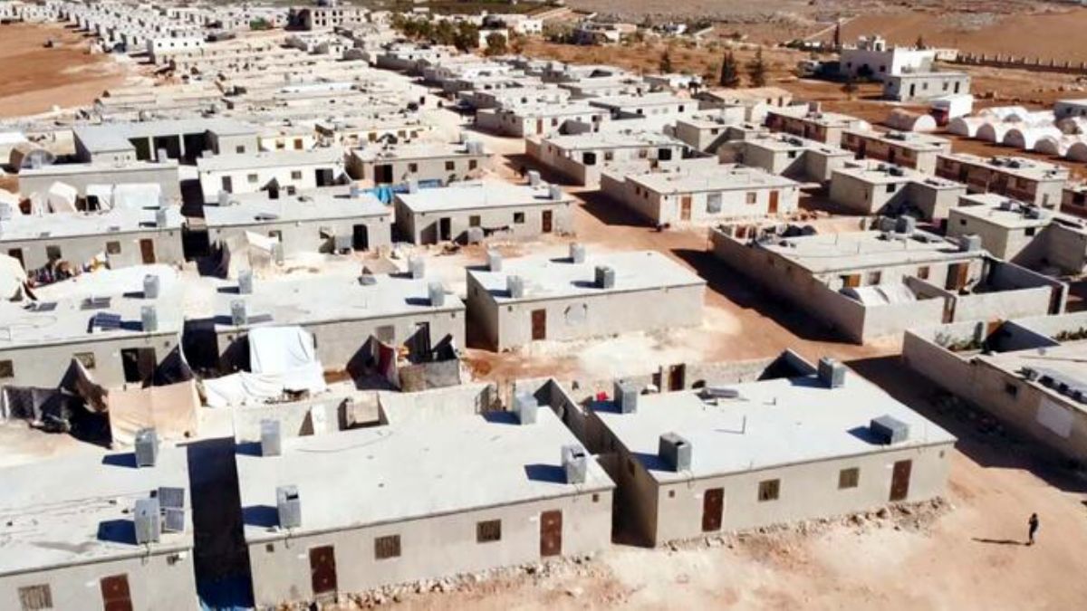 Suriyelilerin 'briket ev' sevinci