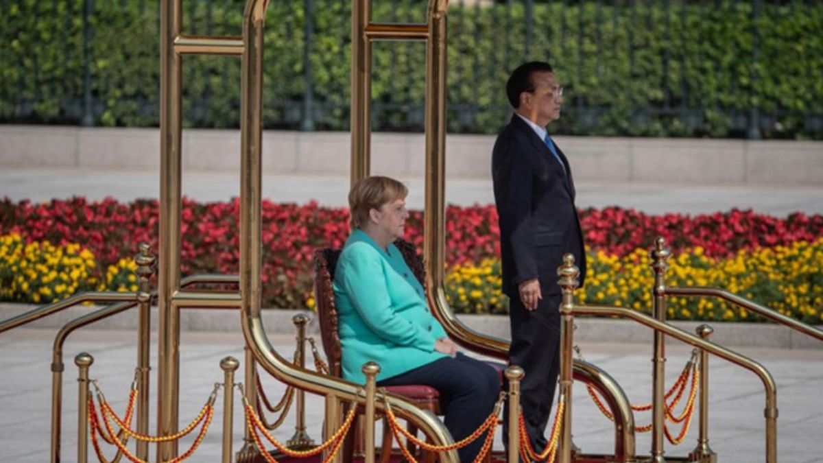 Merkel, çok konuşulan titreme nöbetlerinin nedenini açıkladı!