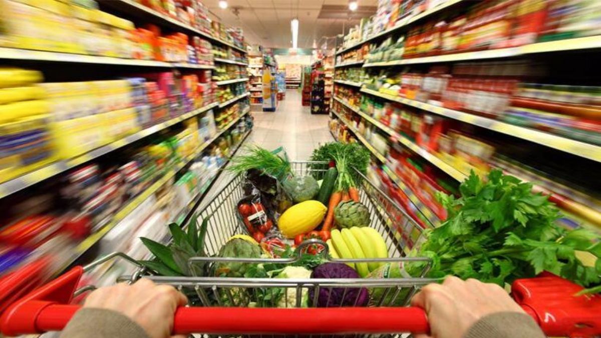 Cem Küçük: Marketler ve alışveriş merkezlerinde fiyatlar roket gibi uçmuş durumda