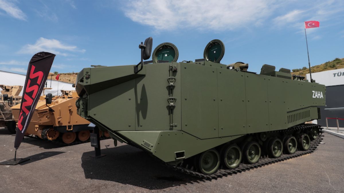 En gelişmiş yerli amfibi taarruz aracı, yabancı heyetlere tanıtıldı