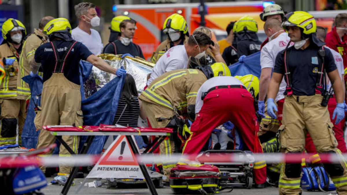 Berlin'de bir kişi aracını yayaların üzerine sürdü! Ölü ve çok sayıda yaralı var