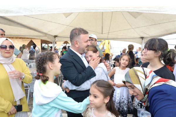 Sincan Belediye Başkanı Murat Ercan işitme engelli çocuklarla keyifli bir gün geçirdi