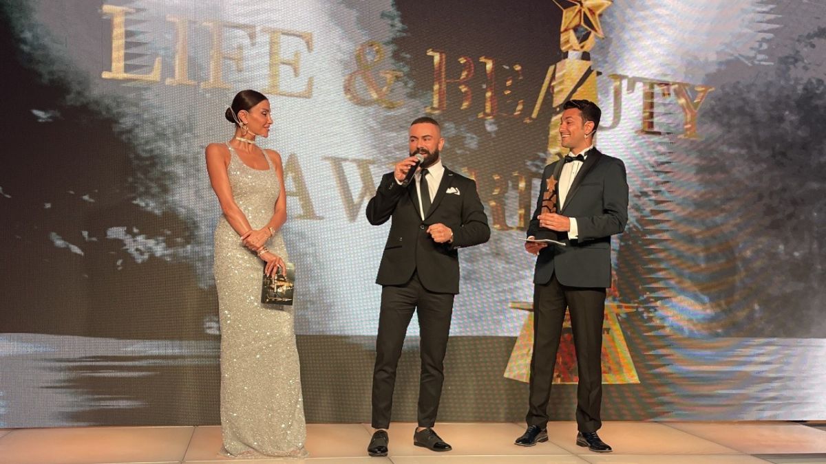 Tevfik Bozdağ, Ankara’nın “En İyi Güzellik Merkezi Zinciri Ödülü”nü aldı