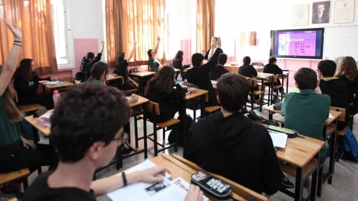 Ortaokul 5., 6., 7., 8. sınıfta devamsızlıktan sınıfta kalma var mı? Ortaokulda devamsızlıktan sınıfta kalınır mı?