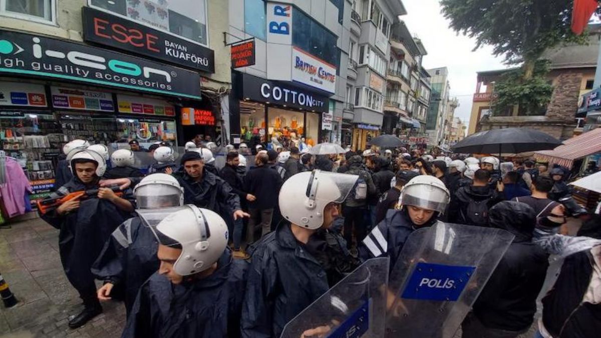 Kadıköy’deki Gemlik Yürüyüşü'ne polis engeli! Çok sayıda gözaltı var