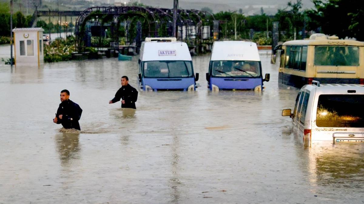 Ankara'da yarın (14 Haziran) okullar tatil mi? Ankara'da okul tatili uzatıldı mı? Ankara'da 14 Haziran Salı bugün okullar kapalı mı? Ankara'da üniversiteler tatil mi?