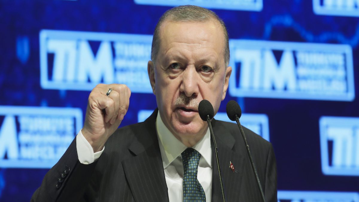 Erdoğan: Bölücü örgütün uzantılarının polisimize saldırmaları kalleşliktir