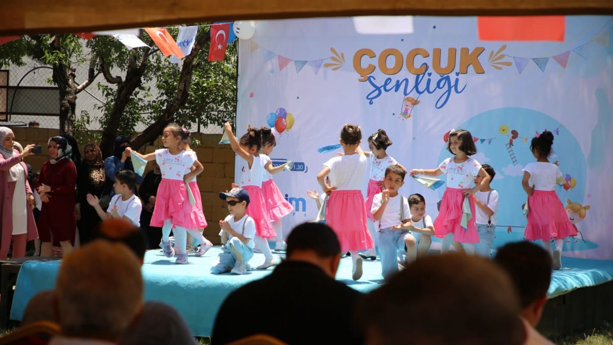 Kilis Anaokulunda mezuniyet sevinci