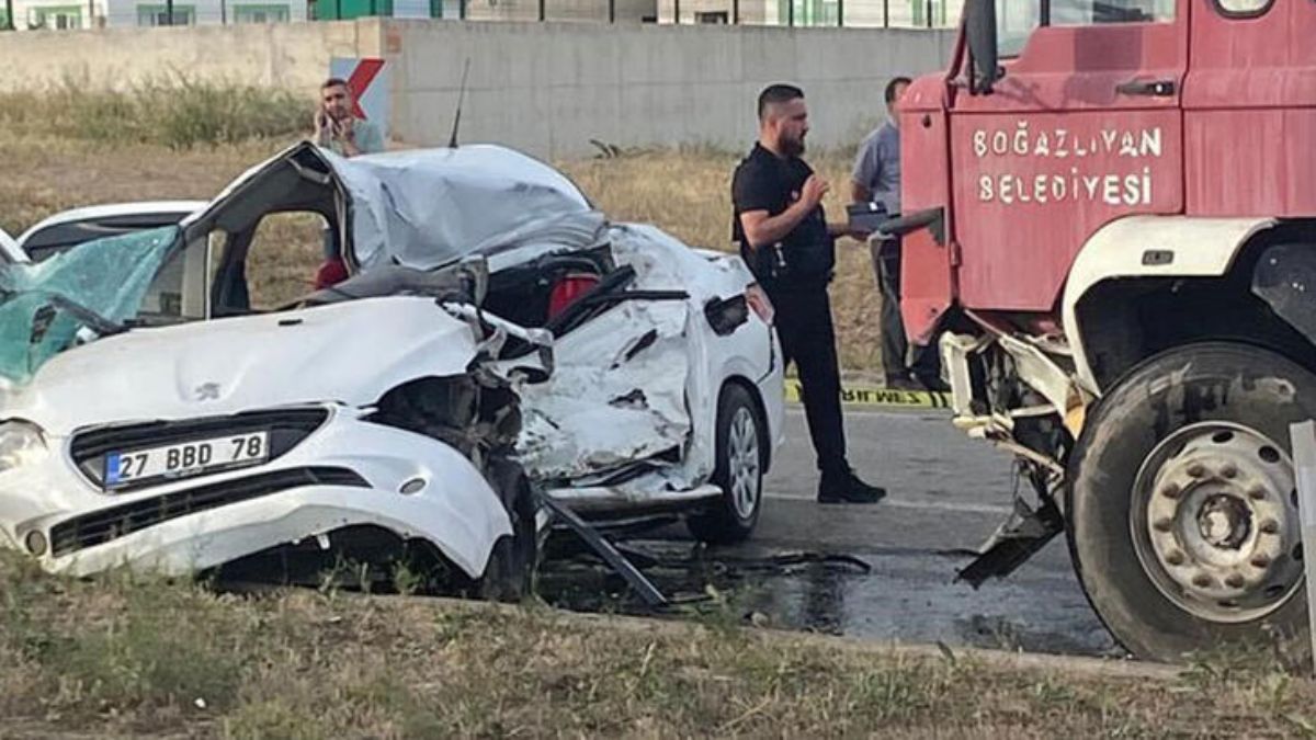 Yozgat'ta itfaiye aracı, otomobile çarptı: 3 ölü