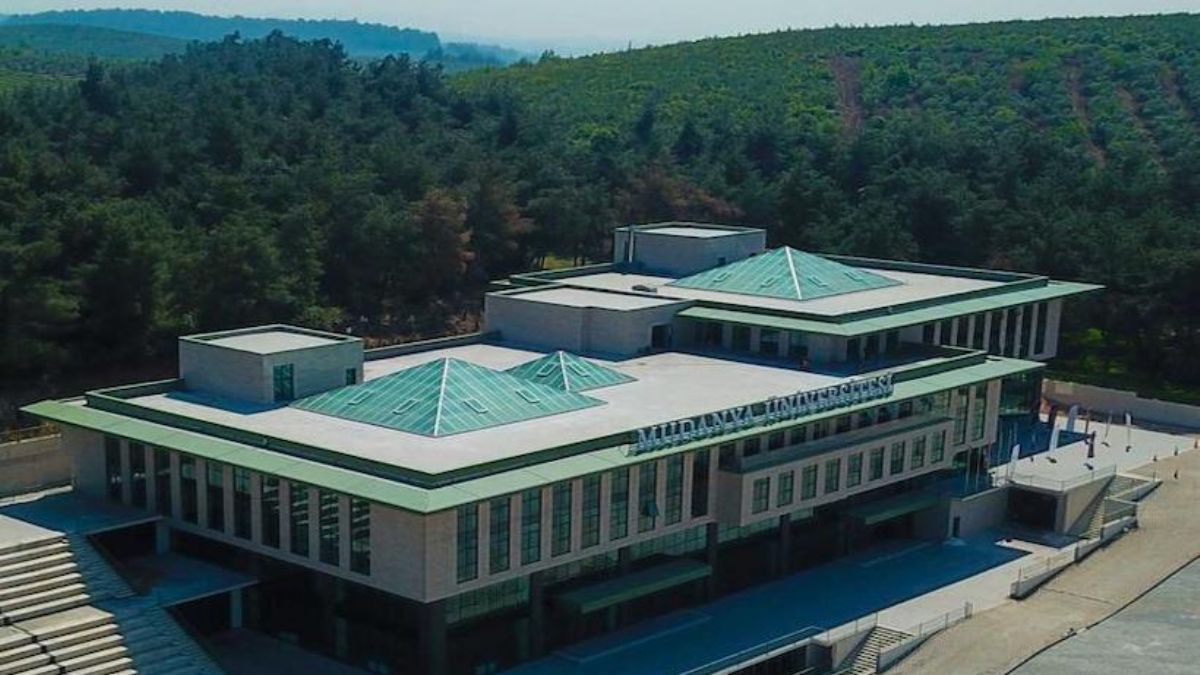 Ailesiyle 40 yıl önce saman yüklü kamyonetle geldiği Bursa'ya, üniversite kurdu