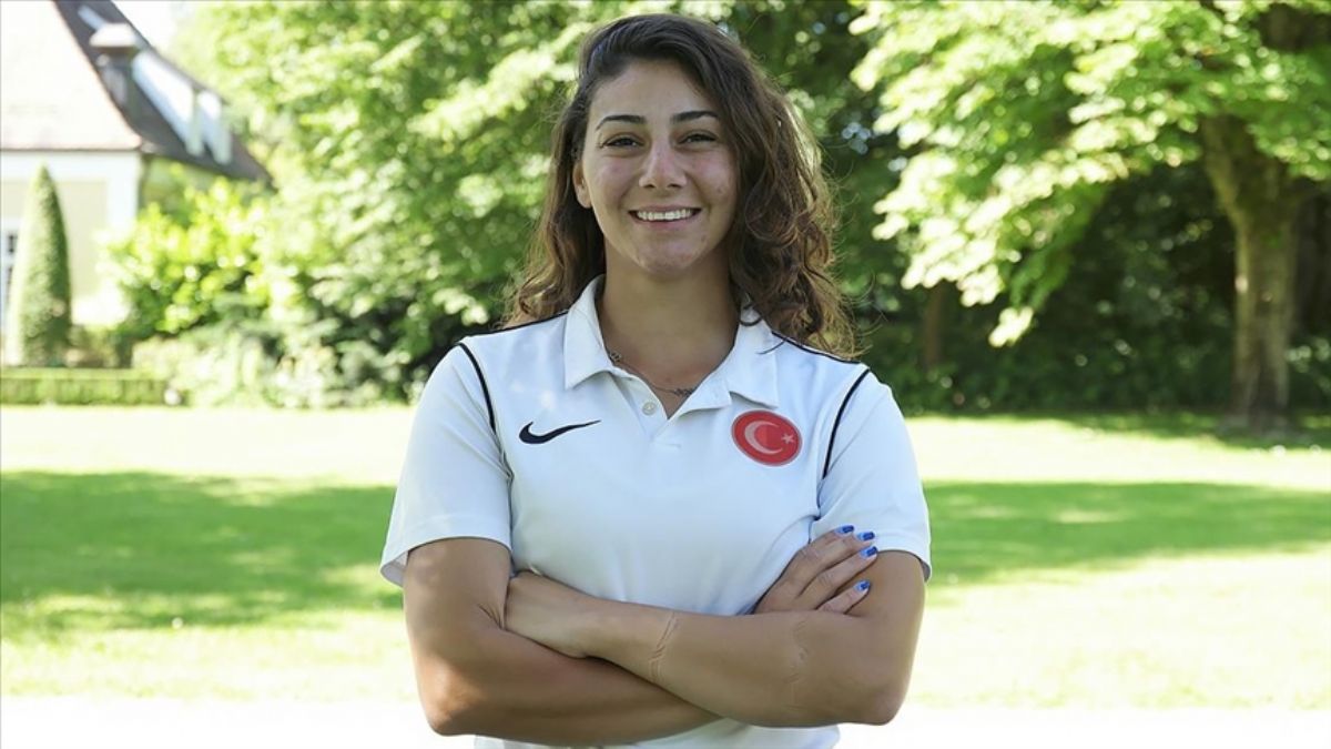 'Açlık Oyunları’ kitabı ile okçuluğa başlayan Gülnaz Büşranur, Avrupa şampiyonu oldu