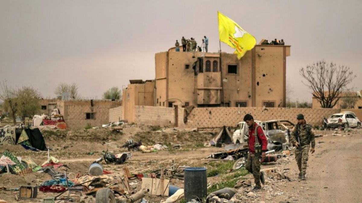 İran destekli Şii milisler Suriye'de halka ait ekmeklere el koydu