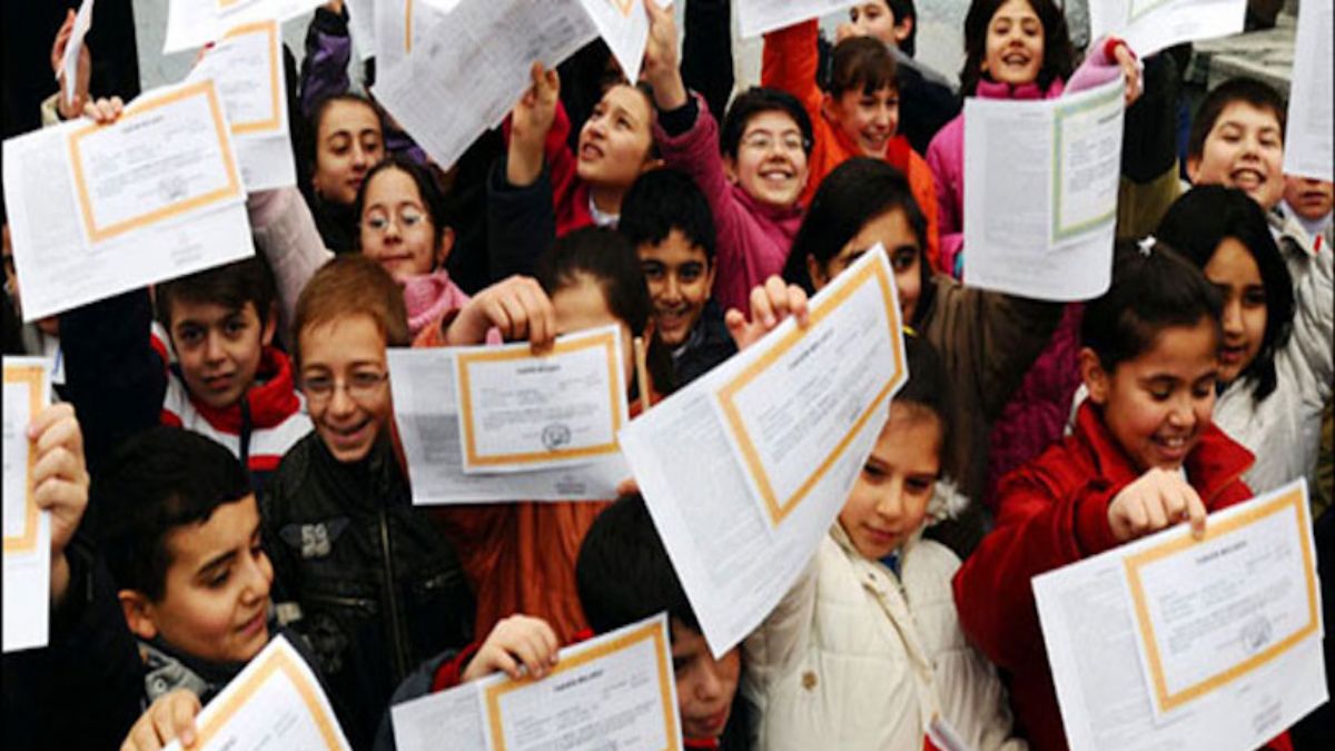 Okullar yarın yaz tatiline giriyor