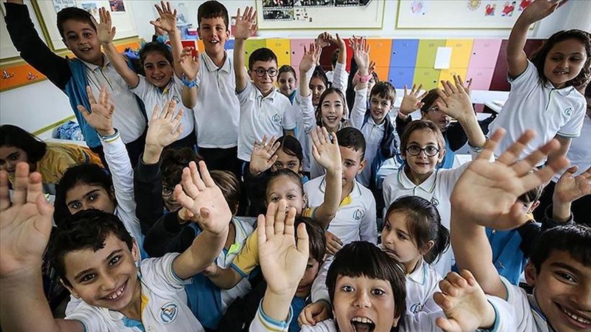 Yaklaşık 18 milyon öğrenci yaz tatiline girdi