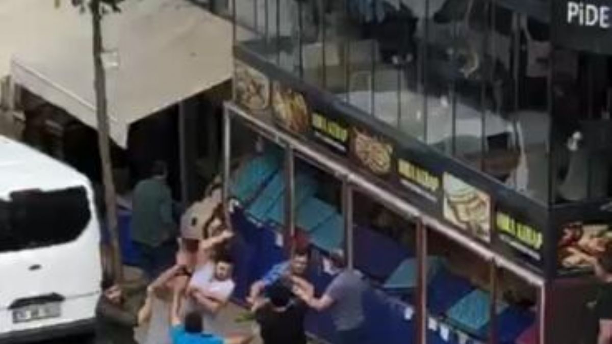 Ortalık savaş alanına döndü! Esnaf park yeri için birbirine girdi