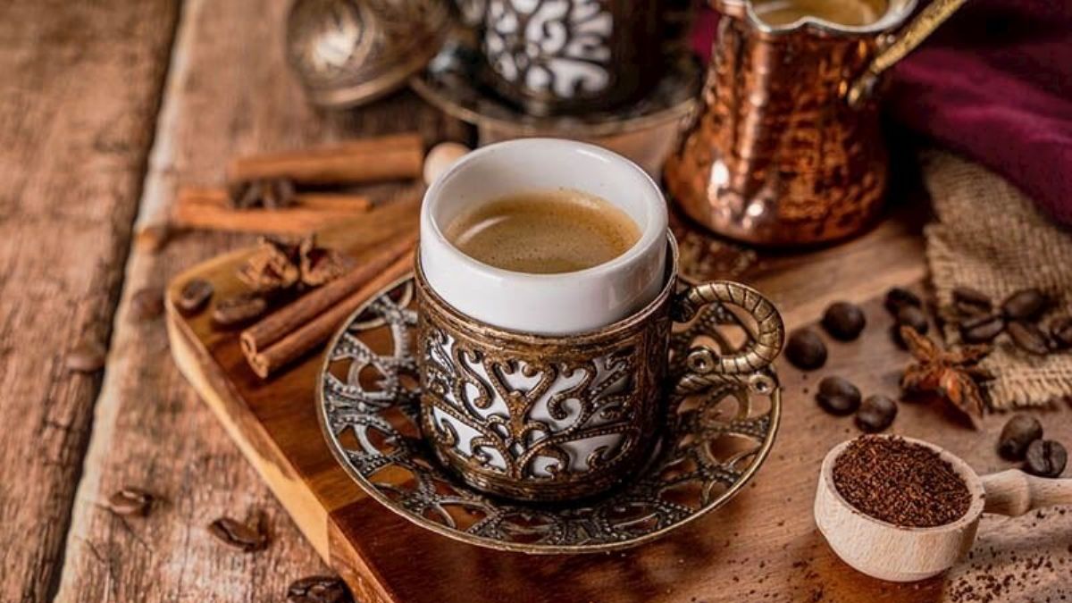 Türk kahvesi ile peeling nasıl yapılır? Türk kahvesi peelingi ne işe yarar?