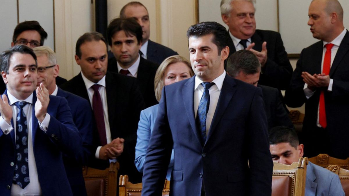 Bulgaristan’da 6 aylık koalisyon hükümeti düştü