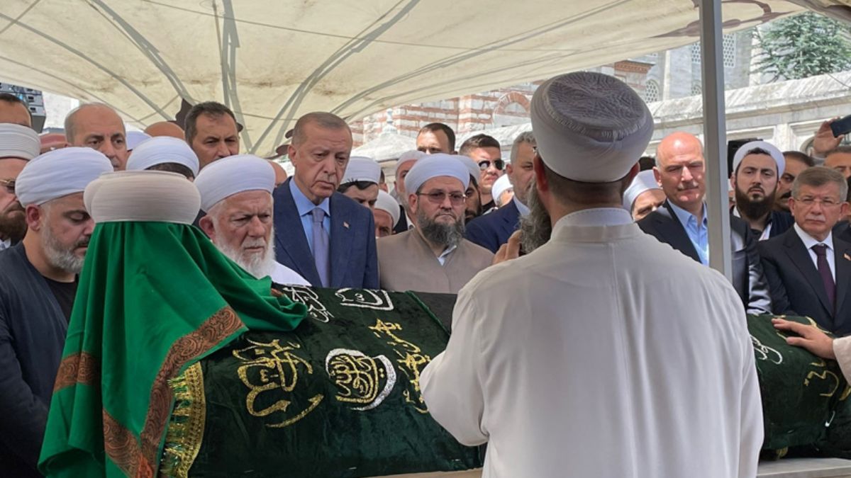 Mahmut Ustaosmanoğlu son yolculuğuna uğurlandı: Cenazeye Erdoğan da katıldı