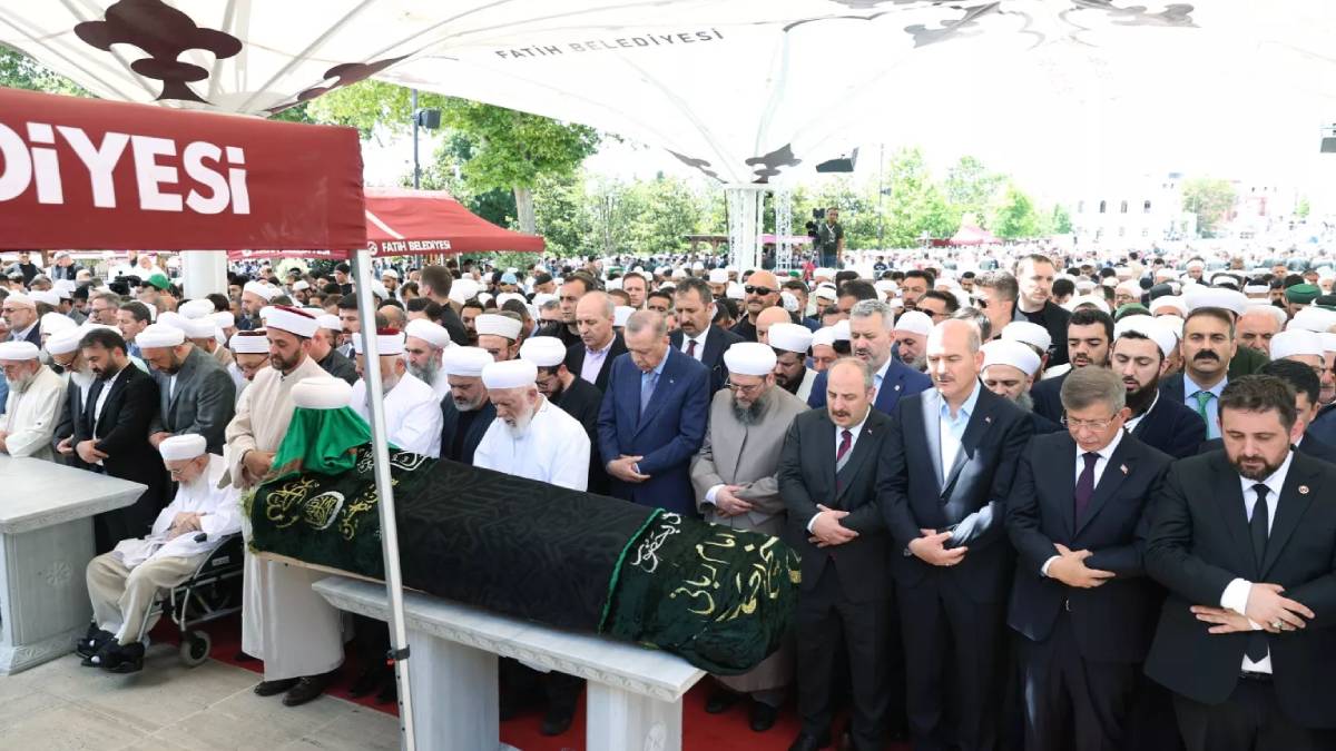 Mahmut Efendi'nin tabutundaki siyah örtü nedir? Mahmut Efendi'nin cenazesindeki siyah örtünün anlamı ne?