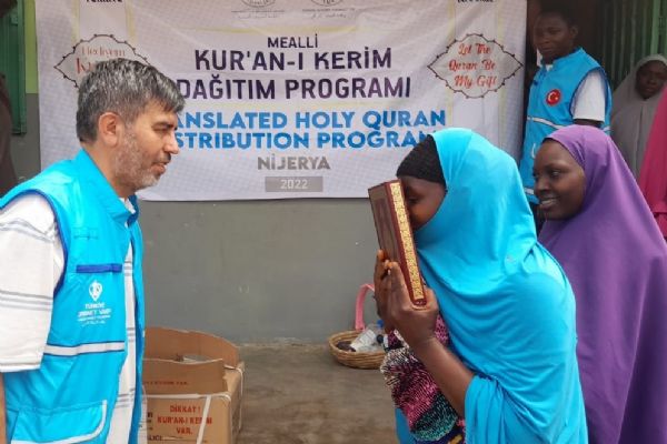 TDV kurban yardımlarıyla birlikte ihtiyaç sahiplerine Kur'an-ı Kerim de ulaştıracak