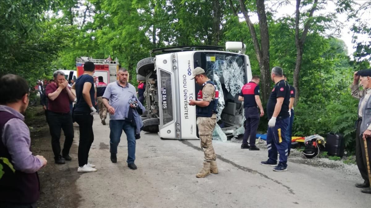Ordu'da midibüs devrildi: Dekan öldü, 19 yaralı