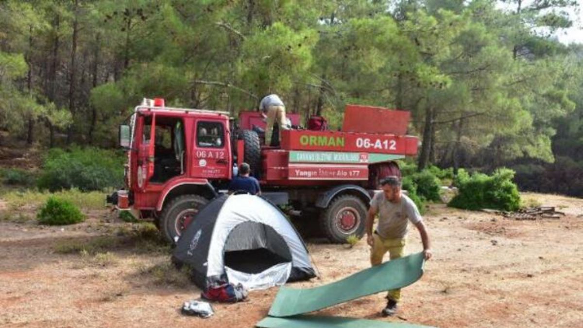 Marmaris'teki orman yangınına günde 2 saat uyuyarak müdahale ettiler
